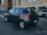 Usata Toyota Yaris 2010 Grigio Utilitaria
