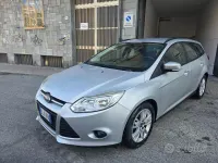 Begagnad Ford Focus Titanium 125 HK (91 kW) 2012 Grå Sedan