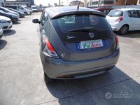Usata Lancia Ypsilon Gold 69 CV (50 kW) 2016 Grigio scuro Utilitaria