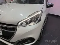 Usata Peugeot 208 Allure 102 CV (75 kW) 2019 Bianco Utilitaria