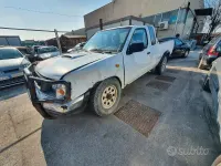 Usata Nissan Navara 104 CV (76 kW) 1999 Bianco Pick-up