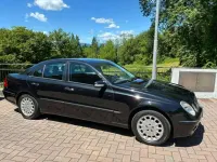 Usata Mercedes E220 Elegance 150 CV (110 kW) 2005 Nero met. Berlina