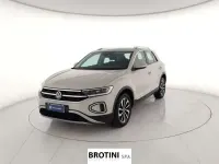 Usata VW T-Roc Style 150 CV (110 kW) 2023 Grigio metallizzato SUV