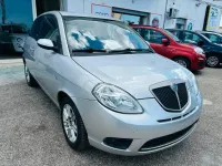 Usata Lancia Ypsilon 60 CV (44 kW) 2010 Argento Utilitaria