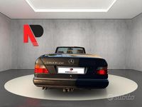 Usata Mercedes E300 Sportline 220 CV (161 kW) 1993 Nero Cabrio