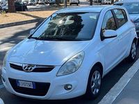 Usata Hyundai i20 Comfort 78 CV (57 kW) 2011 Bianco Utilitaria