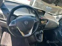 Usata Lancia Ypsilon 69 CV (50 kW) 2015 Bianco Utilitaria