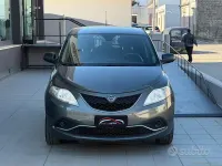 Usata Lancia Ypsilon Silver 69 CV (50 kW) 2016 Grigio Utilitaria