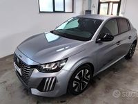 Usata Peugeot 208 Allure 101 CV (74 kW) 2025 Grigio met Utilitaria