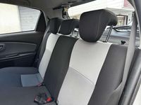 Begagnad Toyota Yaris Hybrid Active 73 HK (53 kW) 2017 Grå Sedan