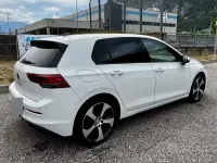 Begagnad VW Golf VIII Life 131 HK (96 kW) 2020 Vit Sedan