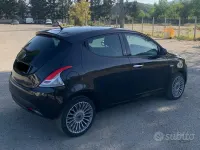 Usata Lancia Ypsilon Gold 95 CV (69 kW) 2016 Nero Utilitaria