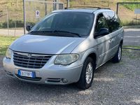 Usata Chrysler Voyager 149 CV (109 kW) 2007 Grigio Monovolume