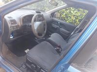 Second-hand Suzuki Ignis GL 83 CP (61 kW) 2003 Albastru Hatchback