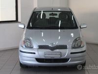 Usata Toyota Yaris Sol 67 CV (49 kW) 2000 Grigio Utilitaria