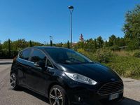Usata Ford Fiesta 49 CV (36 kW) 2016 Nero Utilitaria