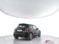 Begagnad Mini Cooper SD 170 HK (125 kW) 2017 Svart Halvkombi