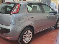 Usata Fiat Grande Punto 69 CV (50 kW) 2011 Argento metallizzato Utilitaria