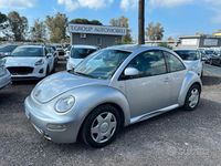 Usata VW New Beetle 90 CV (66 kW) 2000 Argento Utilitaria