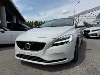 Usata Volvo V40 Momentum 120 CV (88 kW) 2018 Bianco Berlina