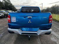 Usata Mitsubishi L200 181 CV (133 kW) 2016 Blu/azzurro Pick-up