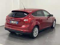 Begagnad Ford Focus Titanium 116 HK (85 kW) 2012 Röd Sedan