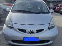 Usado Toyota Aygo 68 HP (50 kW) 2009 Prateado Citadino