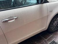 Usata Lancia Ypsilon 69 CV (50 kW) 2015 Bianco Utilitaria