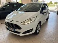 Usata Ford Fiesta Titanium 95 CV (69 kW) 2014 Bianco Utilitaria