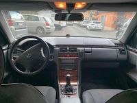 Usata Mercedes E200 163 CV (119 kW) 2001 Argento Berlina