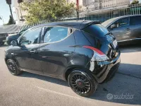 Usado Lancia Ypsilon 69 HP (50 kW) 2015 Preto Citadino