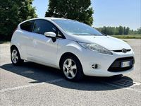 Usata Ford Fiesta Titanium 95 CV (69 kW) 2011 Bianco Berlina