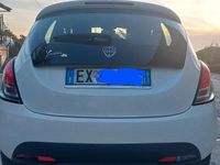 Usata Lancia Ypsilon 95 CV (69 kW) 2014 Bianco Utilitaria