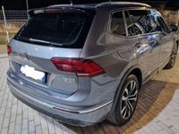 Usata VW Tiguan Allspace R-line 150 CV (110 kW) 2018 Grigio SUV