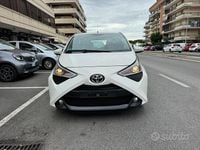 Usata Toyota Aygo X-play 72 CV (52 kW) 2019 Bianco Utilitaria