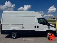 Usata Iveco Daily 156 CV (114 kW) 2021 Bianco pastello Berlina
