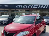 Usata Lancia Ypsilon Silver 69 CV (50 kW) 2017 Rosso Utilitaria