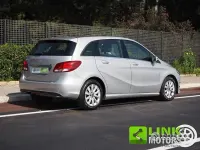 Usata Mercedes B180 109 CV (80 kW) 2018 Argento Utilitaria