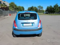 Usata Lancia Ypsilon 60 CV (44 kW) 2004 Bluazzurro Utilitaria