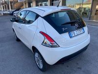 Usata Lancia Ypsilon Silver 80 CV (58 kW) 2015 Bianco Utilitaria