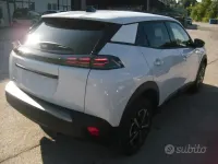Nuova Peugeot 2008 Active 102 CV (75 kW) 2026 Bianco SUV