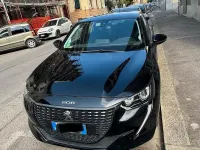 Usata Peugeot 208 75 CV (55 kW) 2020 Nero Utilitaria