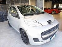 Usata Peugeot 107 Access 68 CV (50 kW) 2011 Grigio Utilitaria