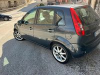 Usata Ford Fiesta 69 CV (50 kW) 2006 Grigio Utilitaria