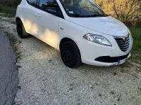 Usata Lancia Ypsilon 85 CV (62 kW) 2012 Bianco Utilitaria
