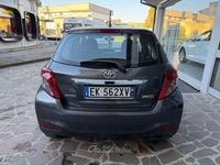 Usata Toyota Yaris Active 69 CV (50 kW) 2011 Grigio Utilitaria