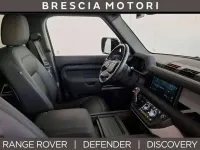 Usata Land Rover Defender SE 249 CV (183 kW) 2023 Santorini black SUV
