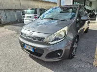 Usado Kia Rio 90 HP (66 kW) 2012 Cinzento Sedan