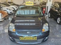 Usata Ford Fiesta Titanium 68 CV (50 kW) 2007 Grigio Utilitaria