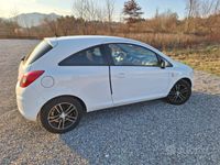 usata Opel Corsa D 1.2 benzina 63kw